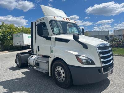 Freightliner Cascadia 126 Single Axle Day Cab Truck - 410HP, 12 Speed Automatic