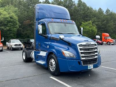 Freightliner Cascadia 126 Single Axle Day Cab Truck - 410HP, 12 Speed Automatic