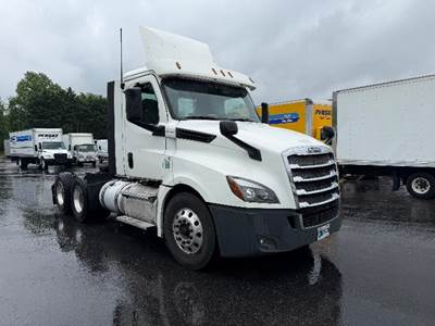 Freightliner Cascadia 126 Day Cab Truck - 435HP, 12 Speed Automatic