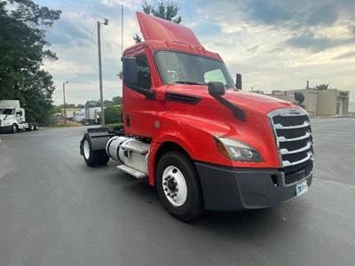 Freightliner Cascadia 126 Single Axle Day Cab Truck - 410HP, 12 Speed Automatic