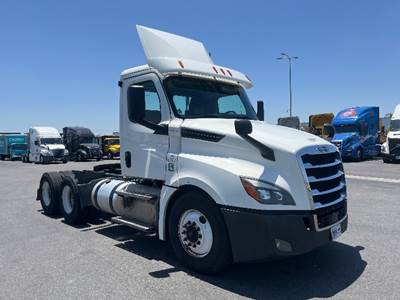 Freightliner Cascadia 126 Day Cab Truck - 435HP, 12 Speed Automatic