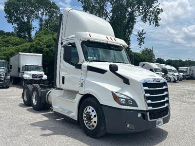 Freightliner Cascadia 126 Day Cab Truck - 435HP, 12 Speed Automatic