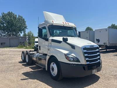 Freightliner Cascadia 126 Day Cab Truck - 435HP, 12 Speed Automatic