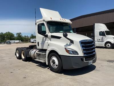 Freightliner Cascadia 126 Day Cab Truck - 435HP, 12 Speed Automatic