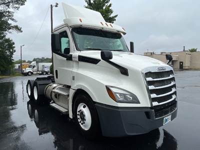 Freightliner Cascadia 126 Day Cab Truck - 435HP, 12 Speed Automatic