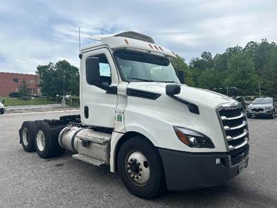 Freightliner Cascadia 126 Day Cab Truck - Cummins 400HP, 13 Speed Automatic