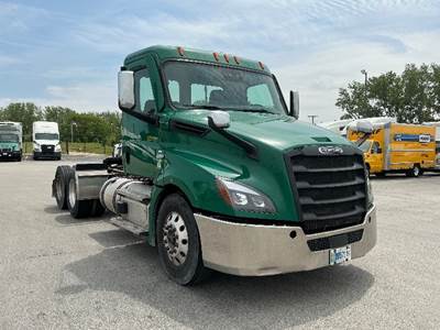 Freightliner Cascadia 126 Day Cab Truck - 455HP, 10 Speed Manual