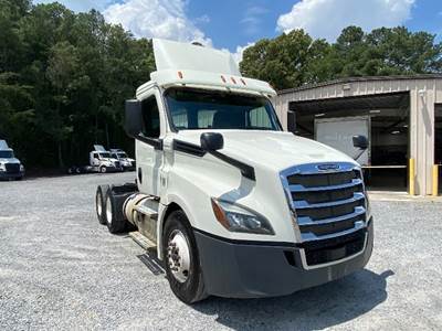 Freightliner Cascadia 126 Day Cab Truck - 435HP, 12 Speed Automatic