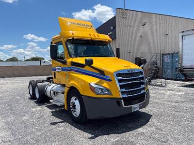 Freightliner Cascadia 126 Day Cab Truck - 435HP, 12 Speed Automatic