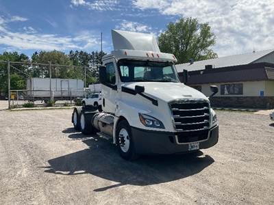 Freightliner Cascadia 126 Day Cab Truck - Cummins 400HP, 13 Speed Automatic