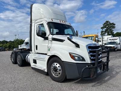 Freightliner Cascadia 126 Day Cab Truck - 410HP, 12 Speed Automatic