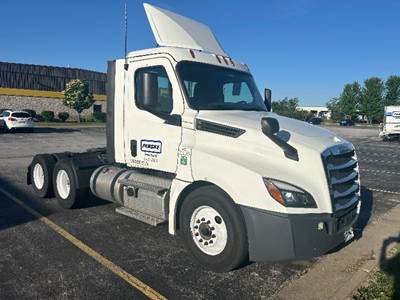 Freightliner Cascadia 126 Day Cab Truck - 435HP, 12 Speed Automatic