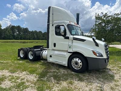 Freightliner Cascadia 126 Day Cab Truck - 435HP, 12 Speed Automatic