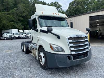 Freightliner Cascadia 126 Day Cab Truck - 435HP, 12 Speed Automatic