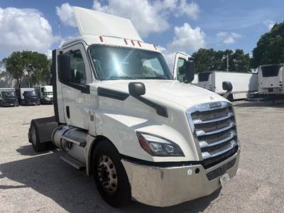 Freightliner Cascadia 126 Single Axle Day Cab Truck - 435HP, 12 Speed Automatic