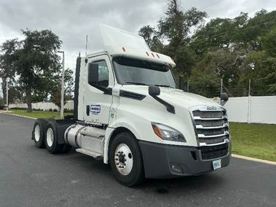 Freightliner Cascadia 126 Day Cab Truck - 435HP, 12 Speed Automatic