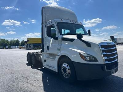 Freightliner Cascadia 126 Day Cab Truck - 455HP, 12 Speed Automatic