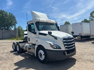 Freightliner Cascadia 126 Day Cab Truck - Cummins 400HP, 13 Speed Automatic