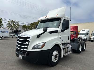 Freightliner Cascadia 126 Day Cab Truck - 435HP, 12 Speed Automatic