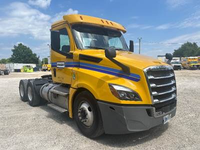 Freightliner Cascadia 126 Day Cab Truck - 435HP, 12 Speed Automatic