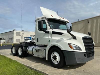 Freightliner Cascadia 126 Day Cab Truck - Cummins 400HP, 13 Speed Automatic