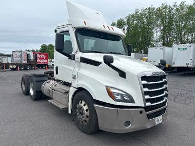 Freightliner Cascadia 126 Day Cab Truck - 455HP, 10 Speed Manual