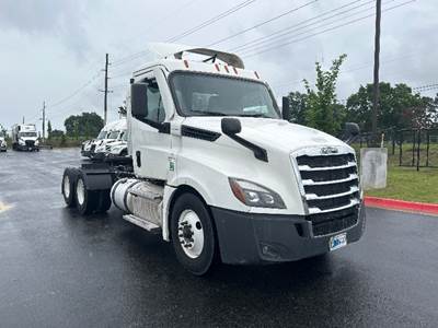Freightliner Cascadia 126 Day Cab Truck - 470HP, 10 Speed Manual