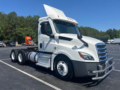 Freightliner Cascadia 126 Day Cab Truck - 450HP, 10 Speed Manual