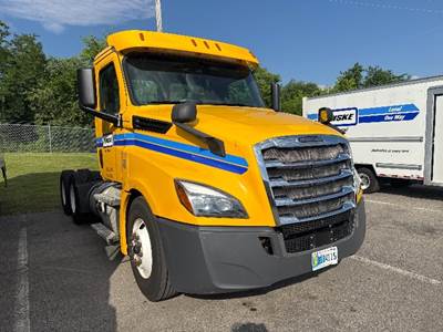 Freightliner Cascadia 126 Day Cab Truck - 435HP, 12 Speed Automatic