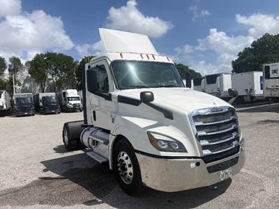 Freightliner Cascadia 126 Single Axle Day Cab Truck - 435HP, 12 Speed Automatic
