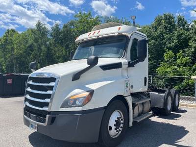 Freightliner Cascadia 126 Day Cab Truck - 435HP, 12 Speed Automatic