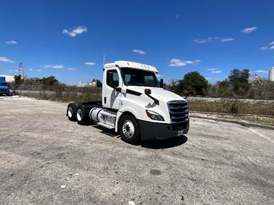 Freightliner Cascadia 126 Day Cab Truck - Cummins 400HP, 13 Speed Automatic
