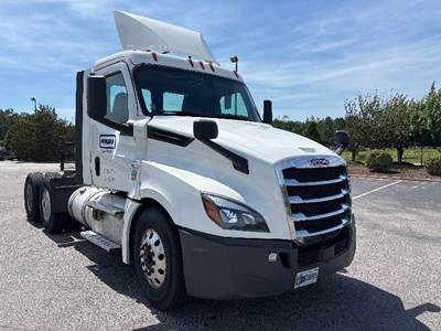 Freightliner Cascadia 126 Day Cab Truck - 435HP, 12 Speed Automatic