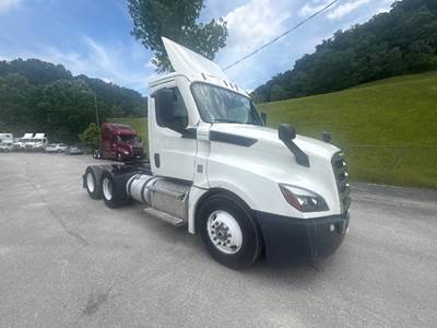Freightliner Cascadia 126 Day Cab Truck - 435HP, 12 Speed Automatic