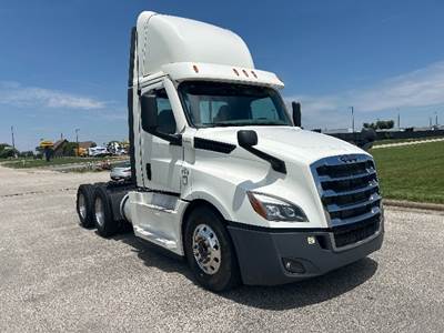 Freightliner Cascadia 126 Day Cab Truck - 435HP, 12 Speed Automatic