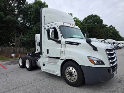 Freightliner Cascadia 126 Single Axle Day Cab Truck - 435HP, 12 Speed Automatic