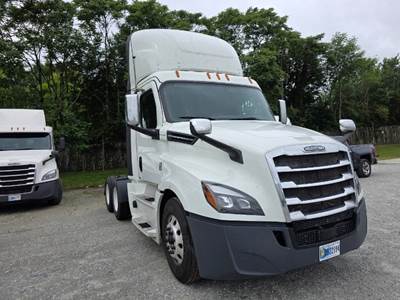 Freightliner Cascadia 126 Single Axle Day Cab Truck - 435HP, 12 Speed Automatic