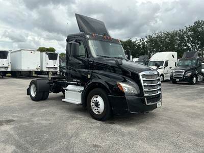 Freightliner Cascadia 126 Single Axle Day Cab Truck - 410HP, 12 Speed Automatic