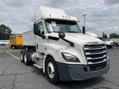 Freightliner Cascadia 126 Day Cab Truck - 435HP, 12 Speed Automatic