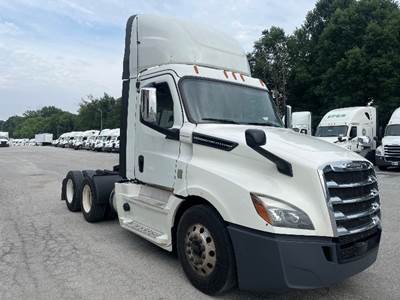 Freightliner Cascadia 126 Single Axle Day Cab Truck - 435HP, 12 Speed Automatic