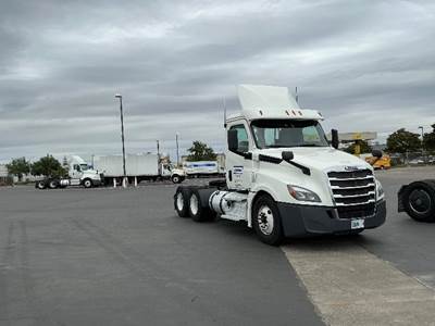 Freightliner Cascadia 126 Day Cab Truck - Cummins 400HP, 13 Speed Automatic