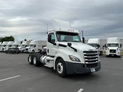 Freightliner Cascadia 126 Day Cab Truck - Cummins 400HP, 13 Speed Automatic