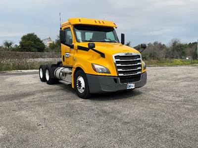 Freightliner Cascadia 126 Day Cab Truck - 435HP, 12 Speed Automatic