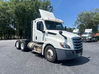 Freightliner Cascadia 126 Day Cab Truck - 435HP, 12 Speed Automatic