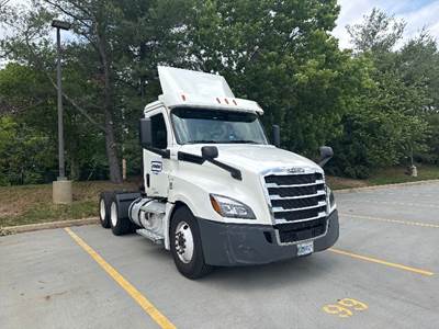 Freightliner Cascadia 126 Day Cab Truck - 435HP, 12 Speed Automatic