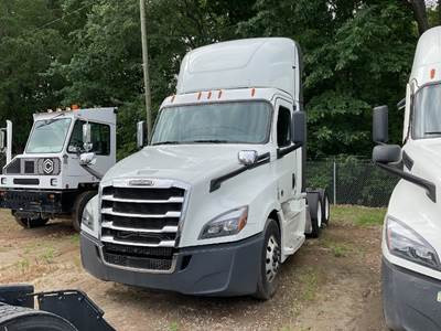 Freightliner Cascadia 126 Single Axle Day Cab Truck - 435HP, 12 Speed Automatic