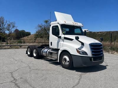 Freightliner Cascadia 126 Day Cab Truck - 435HP, 12 Speed Automatic