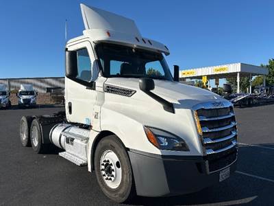 Freightliner Cascadia 126 Day Cab Truck - 435HP, 12 Speed Automatic