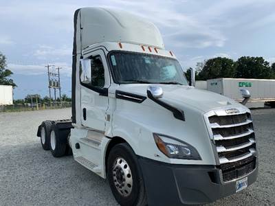 Freightliner Cascadia 126 Single Axle Day Cab Truck - 435HP, 12 Speed Automatic