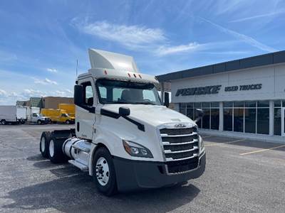 Freightliner Cascadia 126 Day Cab Truck - 435HP, 12 Speed Automatic